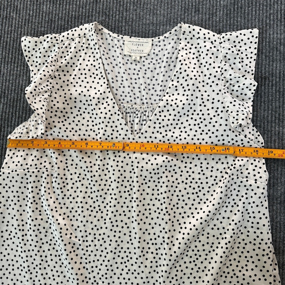 Flower & Feather Polka Dot Ruffle Shoulder Blouse Top Size M White Black V-Neck - Picture 7 of 10
